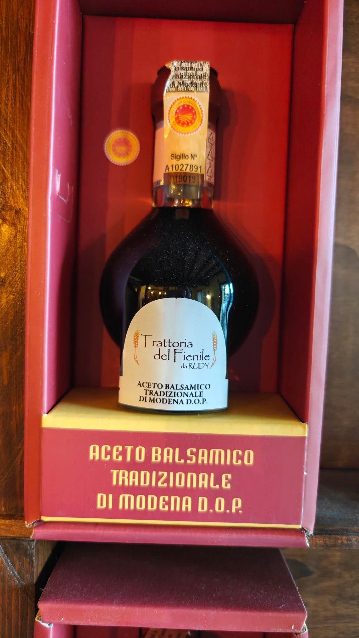 Aceto balsamico tradizionale di Modena a marchio Trattoria del Fienile, in vendita nel locale a Castelnuovo Rangone