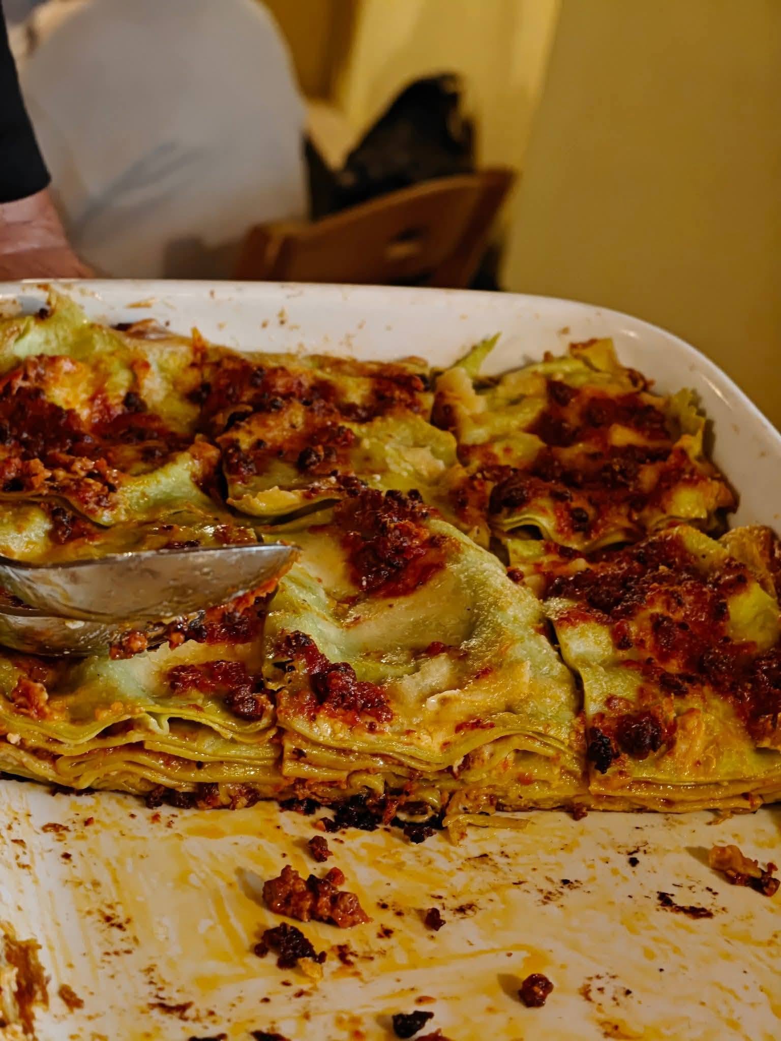 Lasagne verdi al forno, primi piatti della tradizione emiliana preparati in casa a Castelnuovo Rangone