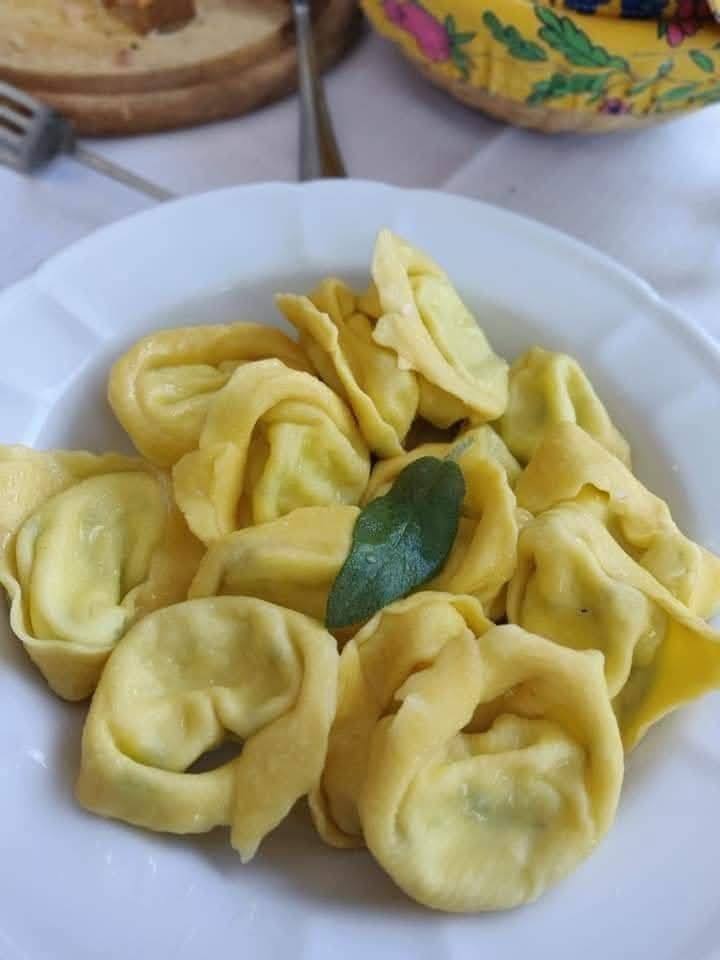 Tortellini fatti in casa burro e salvia, ricetta tradizionale modenese